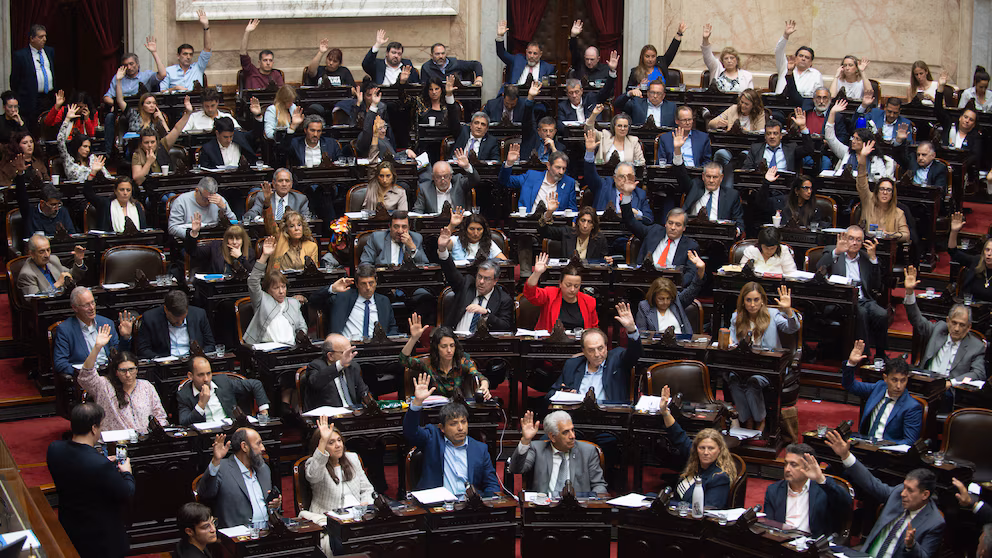 Para remover a Guillermo Francos de su cargo, la oposición necesita la mayoría absoluta