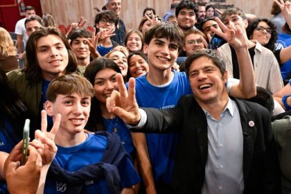 Axel Kicillof envió un filoso mensaje a la interna del peronismo: "Esto no se arregla con un pensamiento que baje de ningún lado"