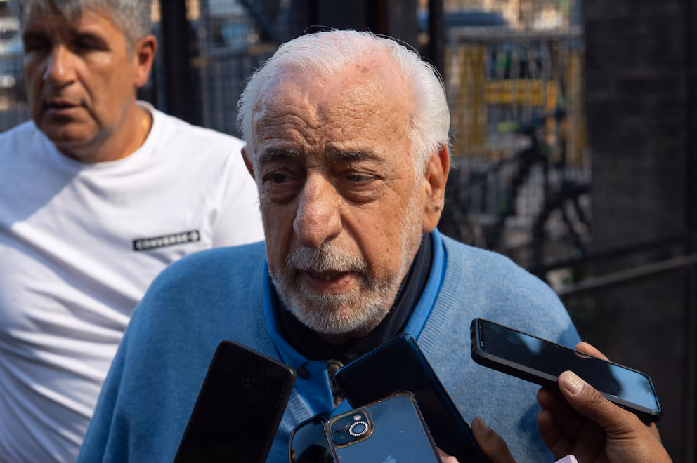 El líder de la UTA, Roberto Fernández se alejó de la CGT