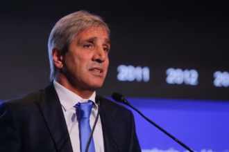 Luis Caputo: "La inflación puede llegar a cero en agosto, septiembre u octubre"