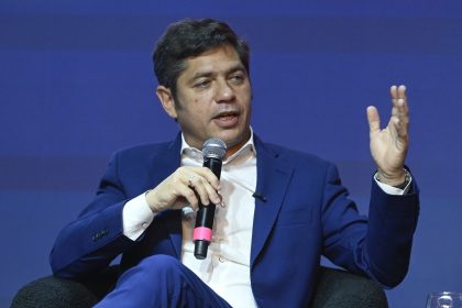 Axel Kicillof cuestionó a Javier Milei en una cumbre progresista: "Lo único que conoce es la crueldad, la política destructiva no es el camino"