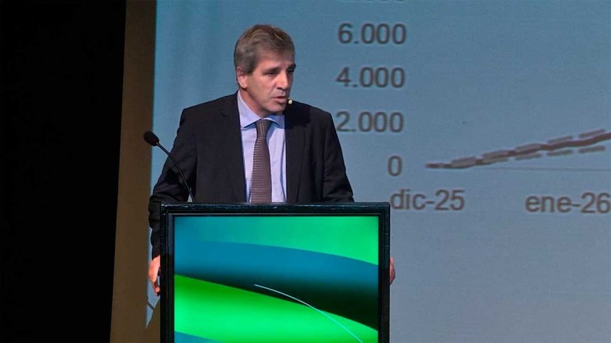 Luis Caputo: "Podrá venir un shock externo, el petróleo se puede ir a 500 dólares, una invasión extraterrestre, pero Axel Kicillof nunca va a ser Presidente"