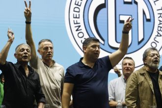 Un puñado de dirigentes de la CGT propone un paro de 36 horas y propone que el Estado se haga cargo de las obras sociales
