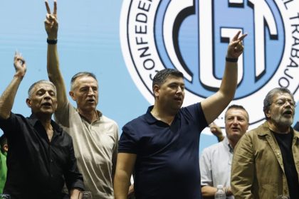 Un puñado de dirigentes de la CGT propone un paro de 36 horas y propone que el Estado se haga cargo de las obras sociales