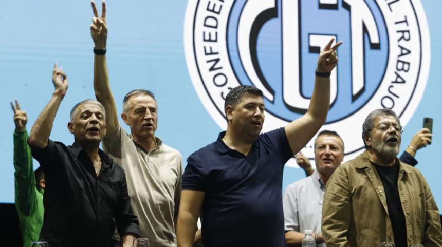 Un puñado de dirigentes de la CGT propone un paro de 36 horas y propone que el Estado se haga cargo de las obras sociales