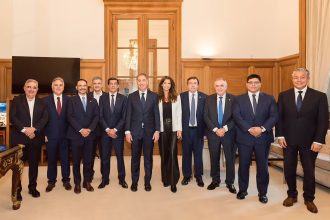El Gobierno negocia con los Gobernadores para implementar listas colectores y suspender las PASO