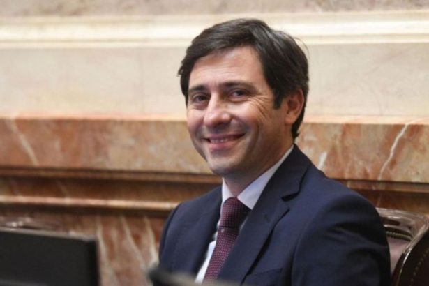 El Jefe de la bancada del PRO en el Senado indicó que la negociación con LLA no es importante en estos momentos y apuntó al modelo económico libertario: "La situación en la calle está complicada"