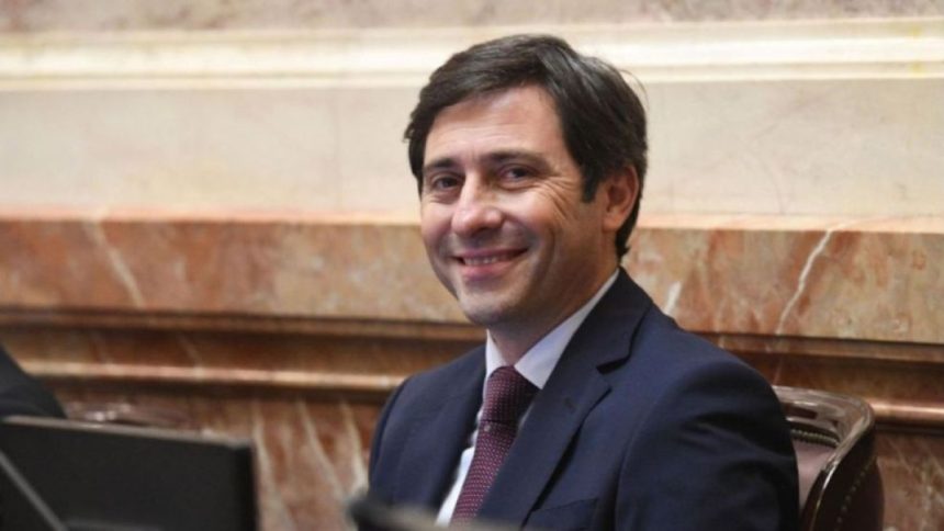 El Jefe de la bancada del PRO en el Senado indicó que la negociación con LLA no es importante en estos momentos y apuntó al modelo económico libertario: "La situación en la calle está complicada"