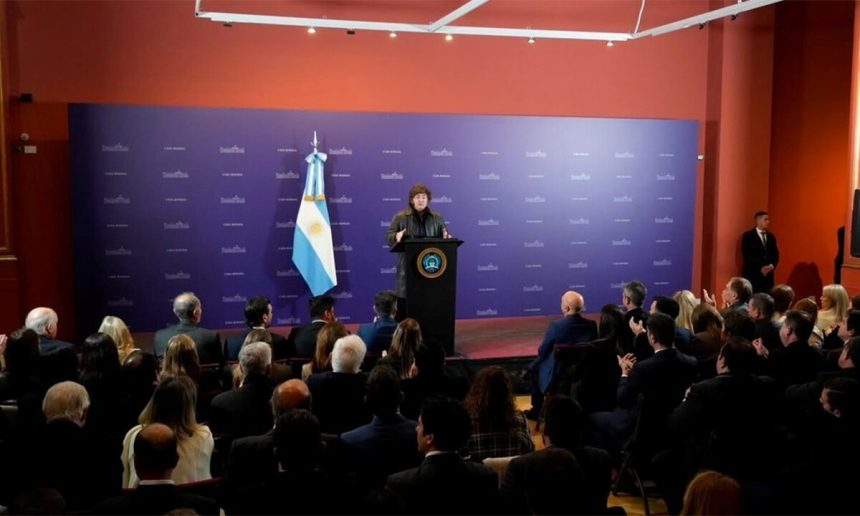 Javier Milei reunió a sus Diputados y Senadores y dijo que "este es el camino correcto"