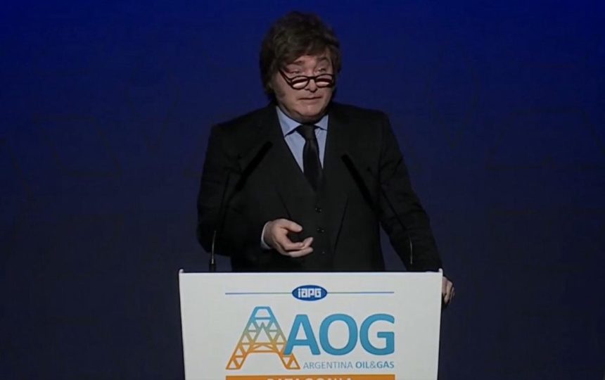Javier Milei se burló de las personas que no llegan a fin de mes: "Si ellos dicen que no tienen plata el 20, ¿cómo viven 10 días sin comer ni beber?"